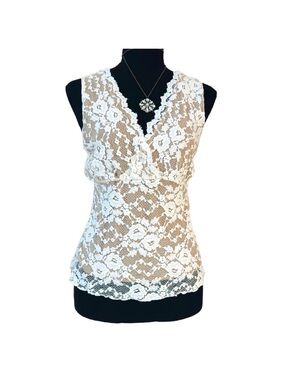 CABI ~ White Lace Overlay V-Neck Sleeveless Top w/Neutral Toned Lining size M